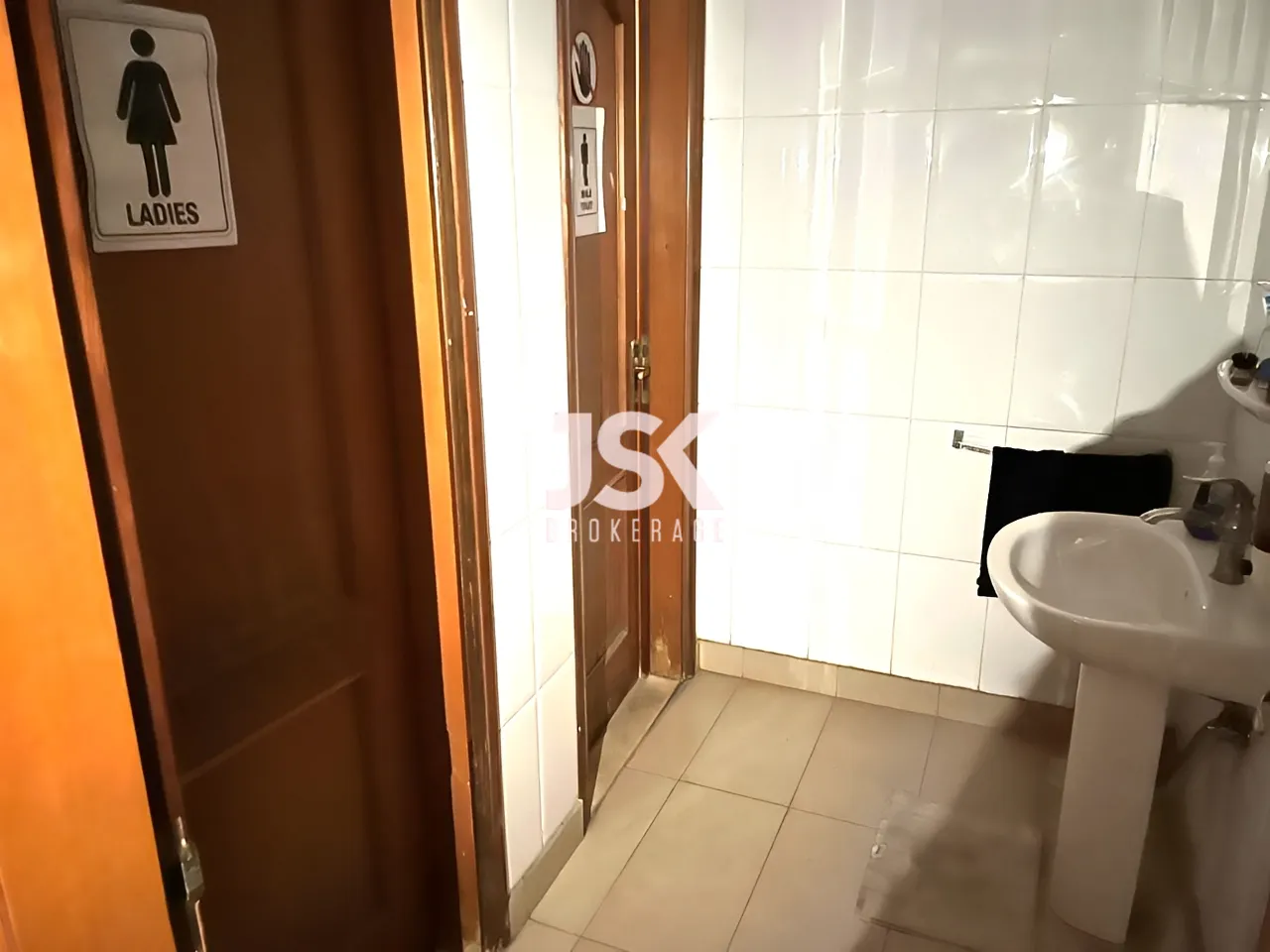 Office for Rent in Ras