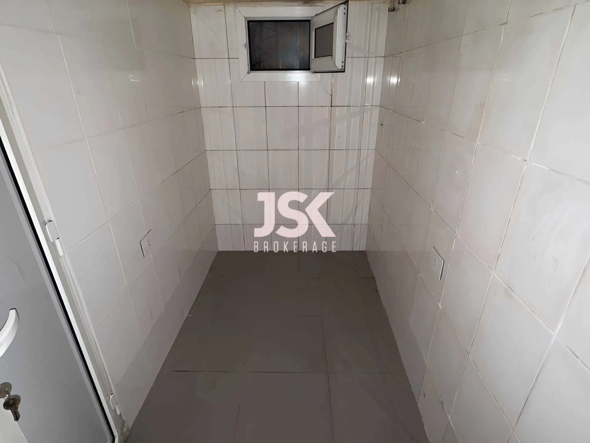 Office for Rent in Ras