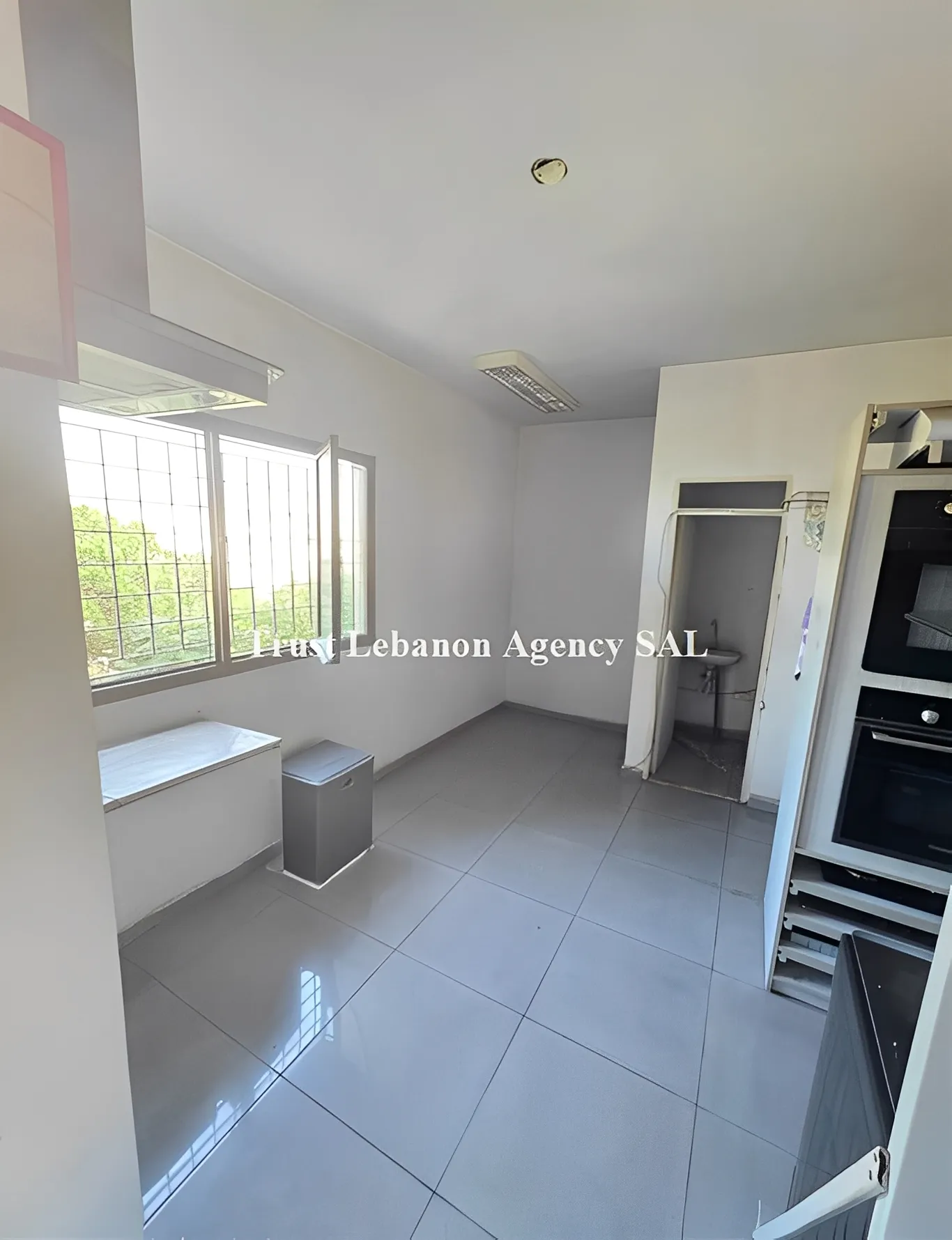 Commercial Property For Rent in Metn, Elyssar