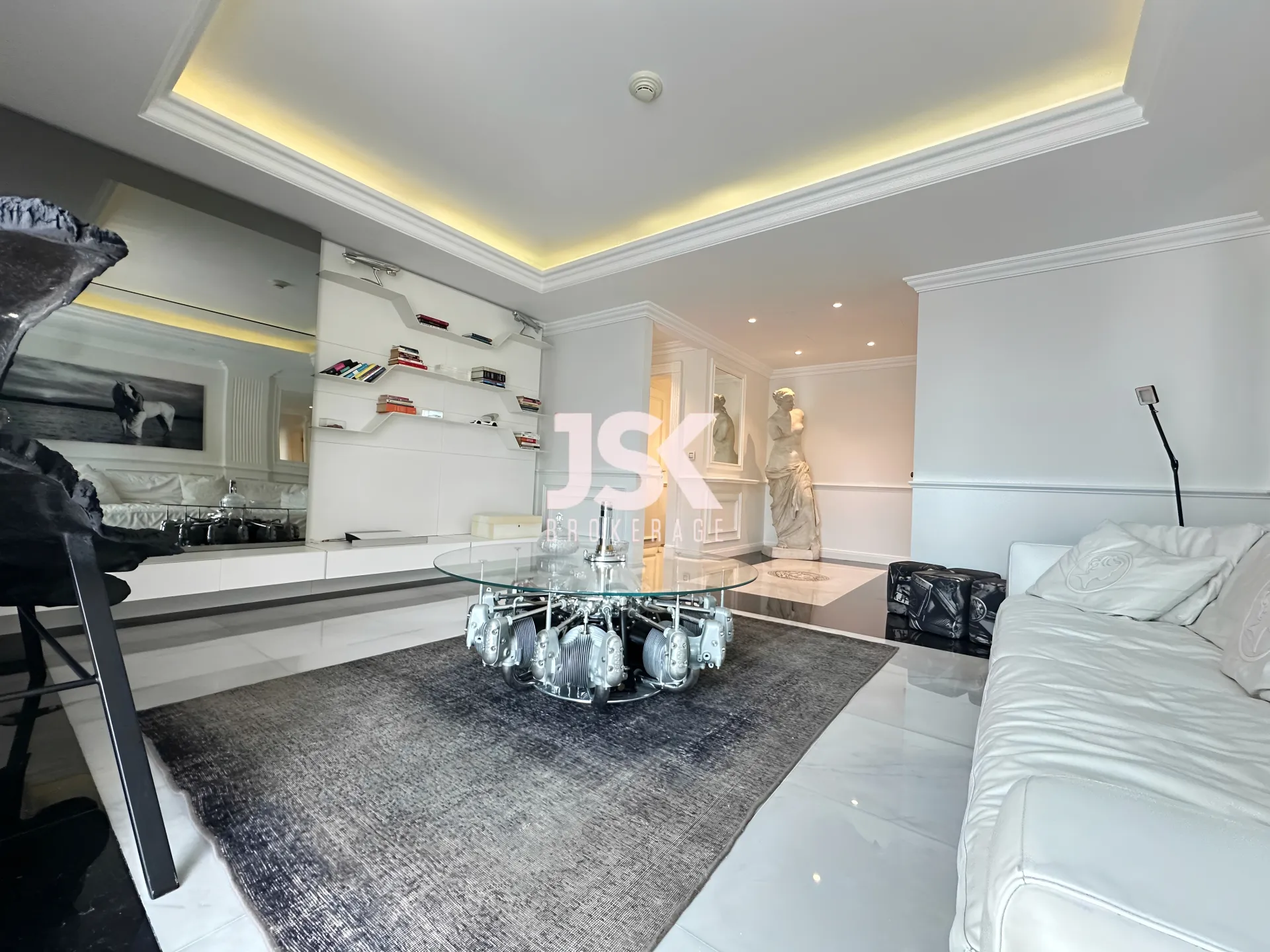 Apartment for Sale in Downtown - 3 bath