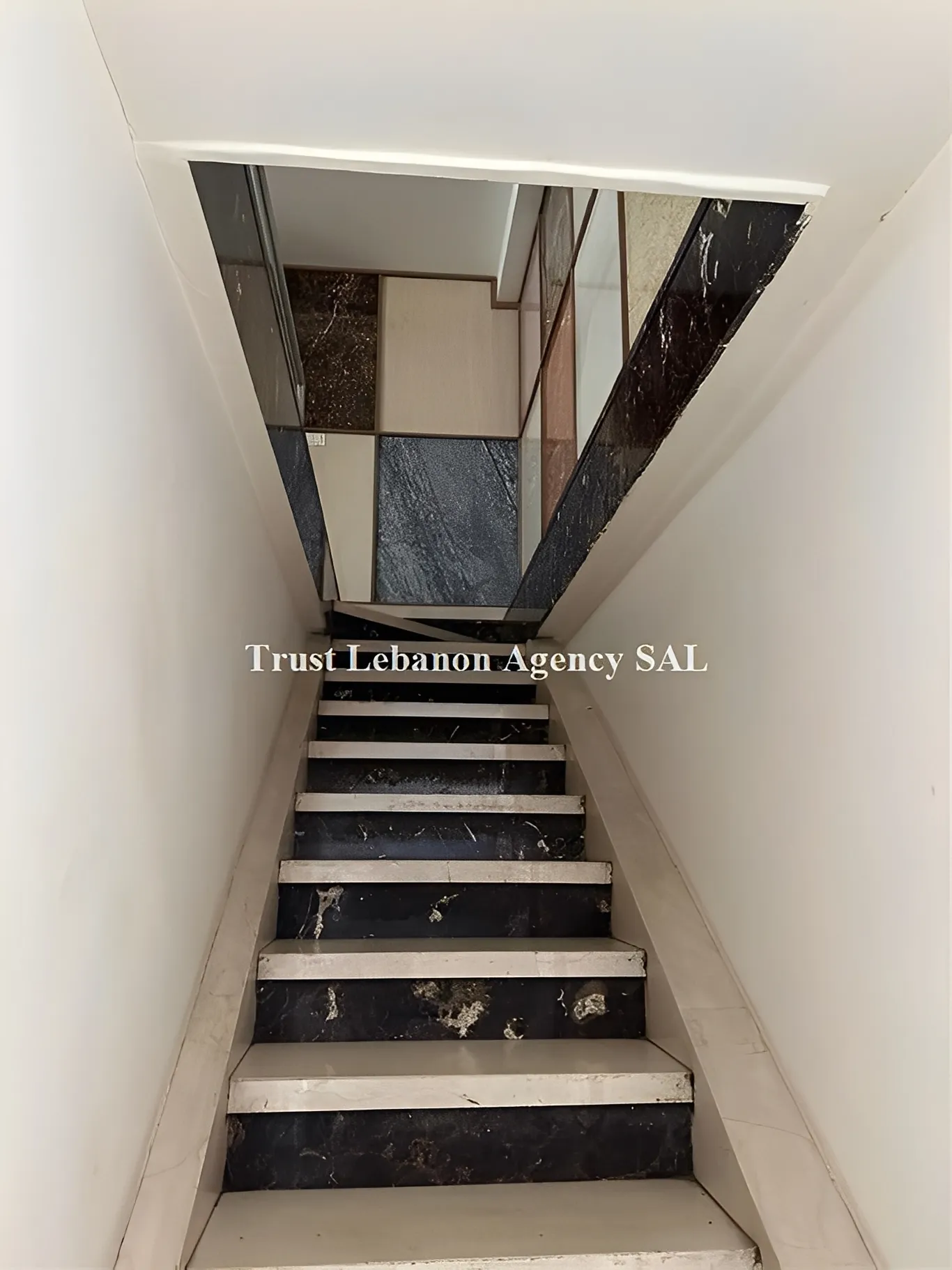 Shop For Rent in Beirut, Unesco
