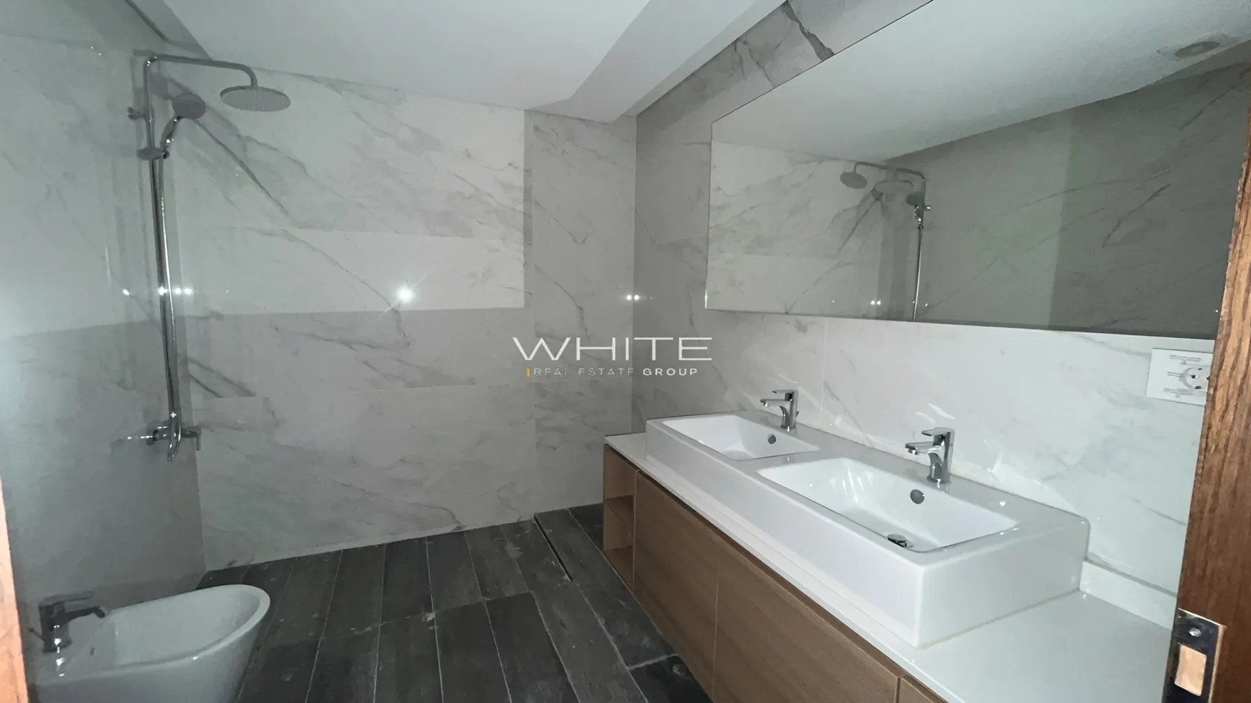 Apartment for sale in Cornet Chahwan, Lebanon - 3 bed, 4 bath