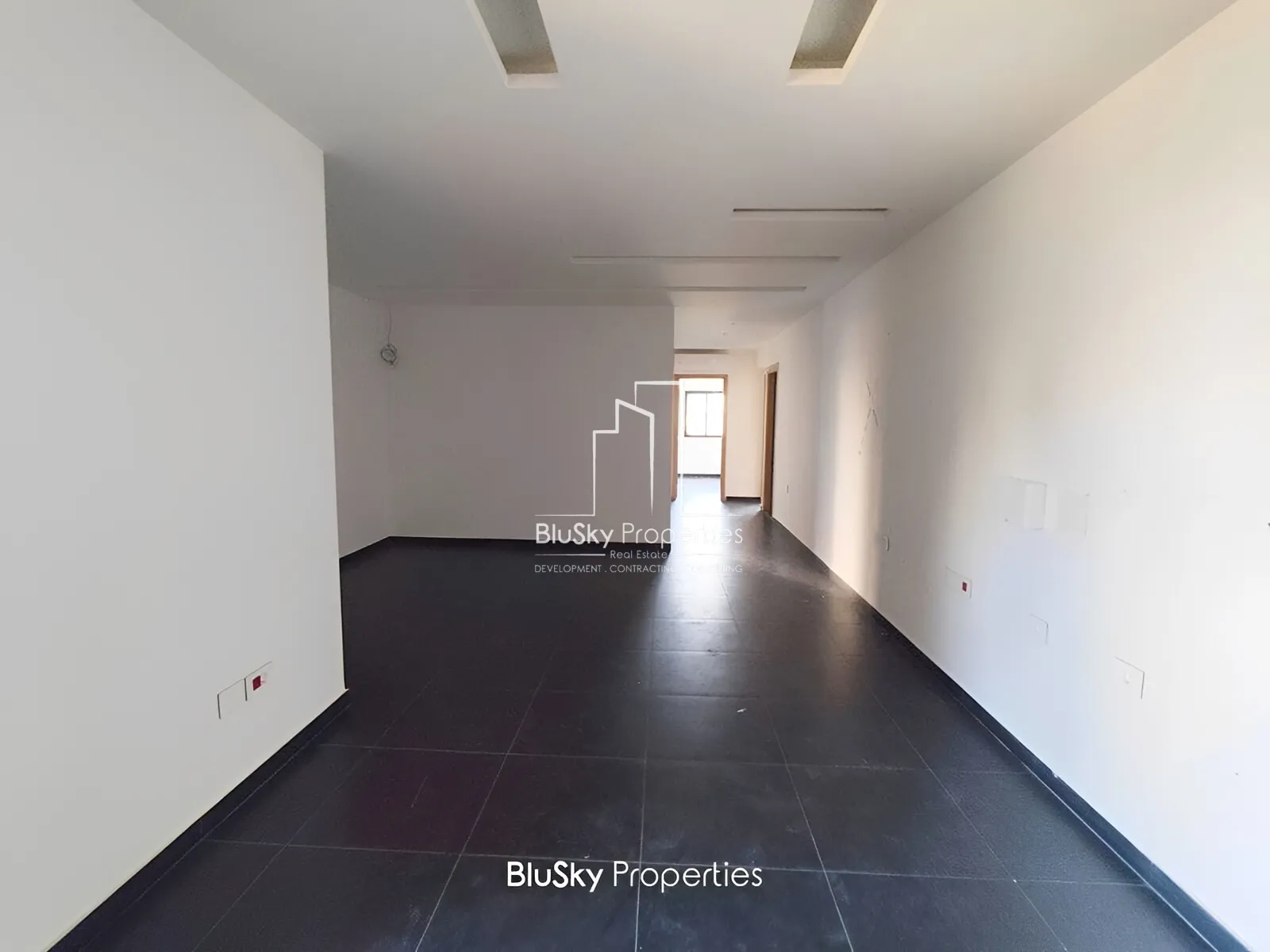 Office for rent in Adonis