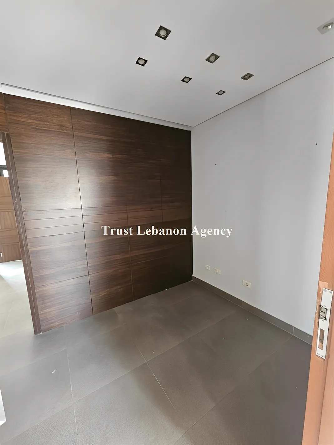 Office for rent in Achrafieh, Mar Michael