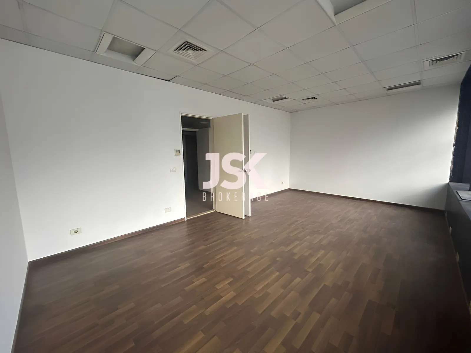 Office for Rent in Ras