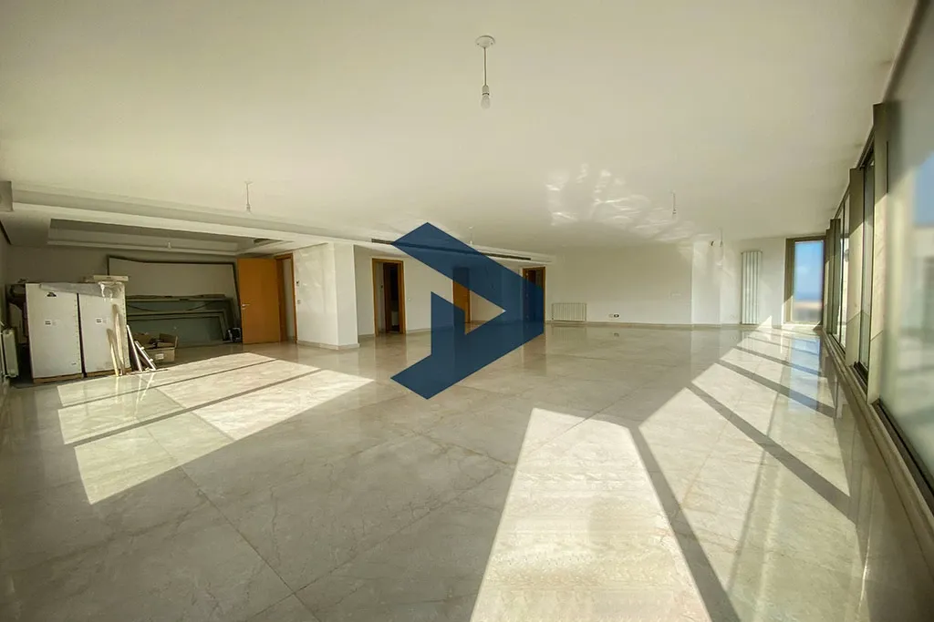 Apartment for sale in Clemenceau, Bayrut, Lebanon - 4 bed, 6 bath
