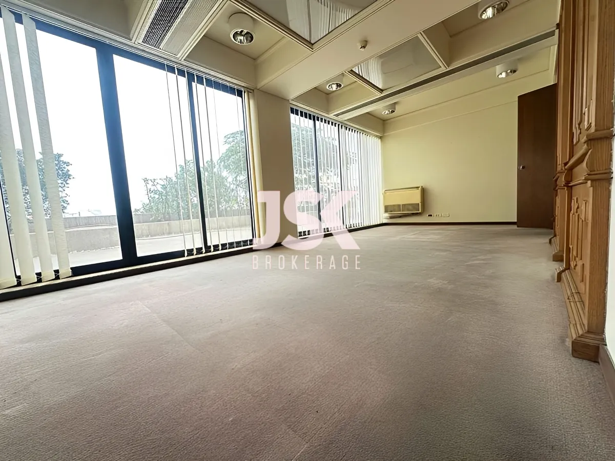Office for rent in Daoura
