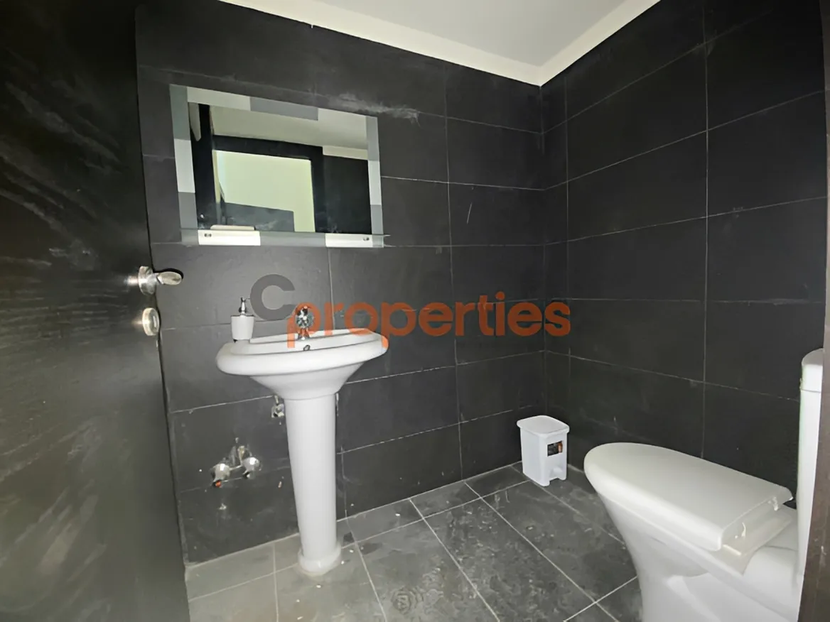 Office for Sale in Zalqa