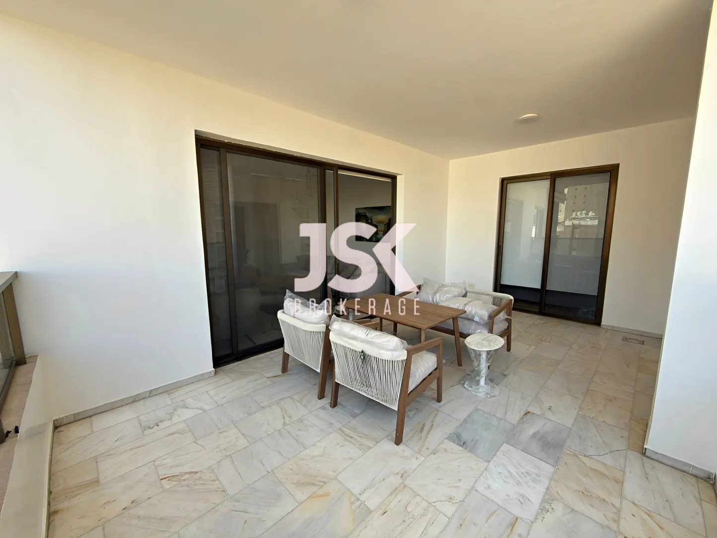 Apartment for rent in Fassouh, Achrafieh, Lebanon - 3 bed, 4 bath