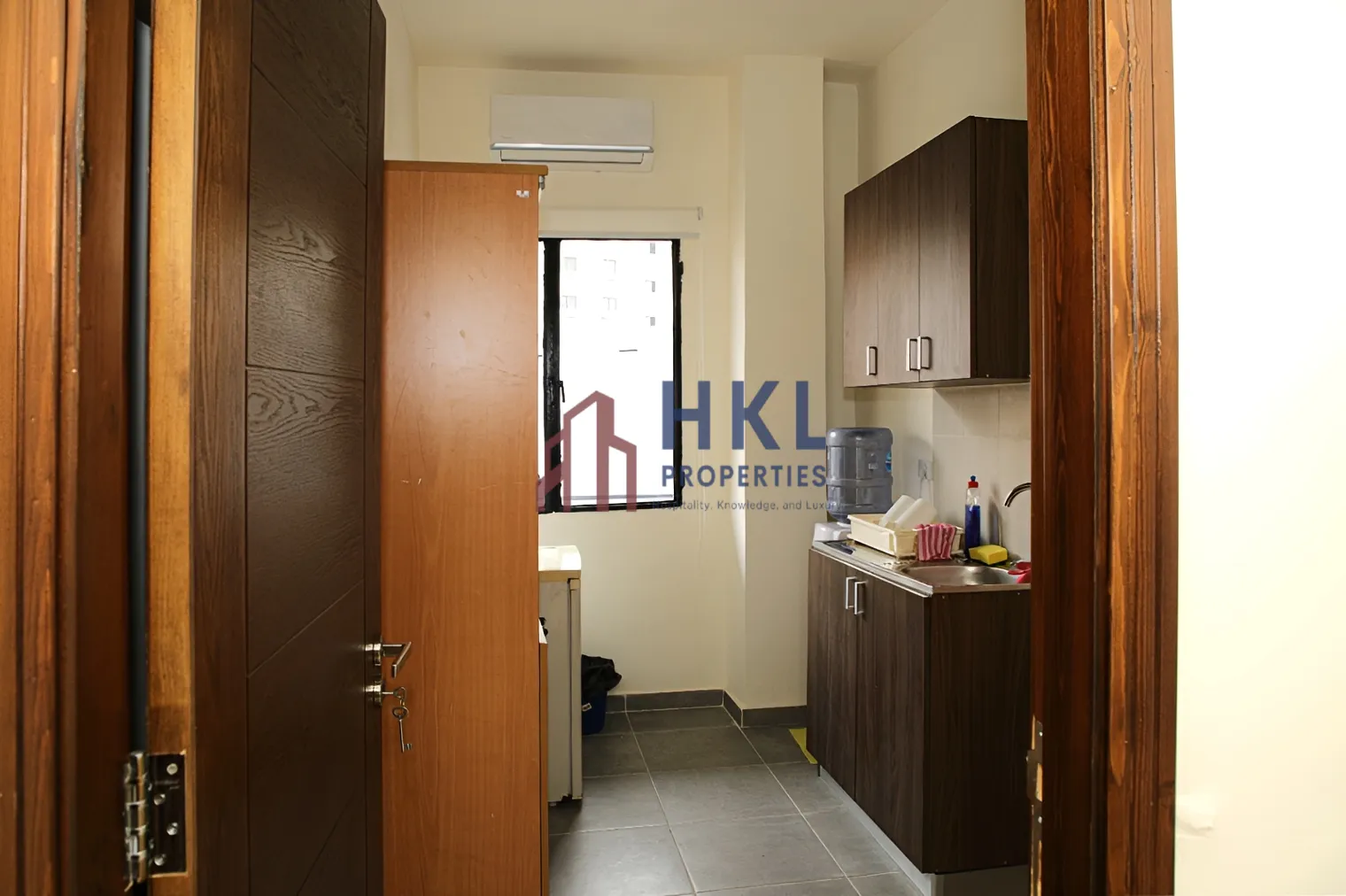 Office for rent in Sin El Fil