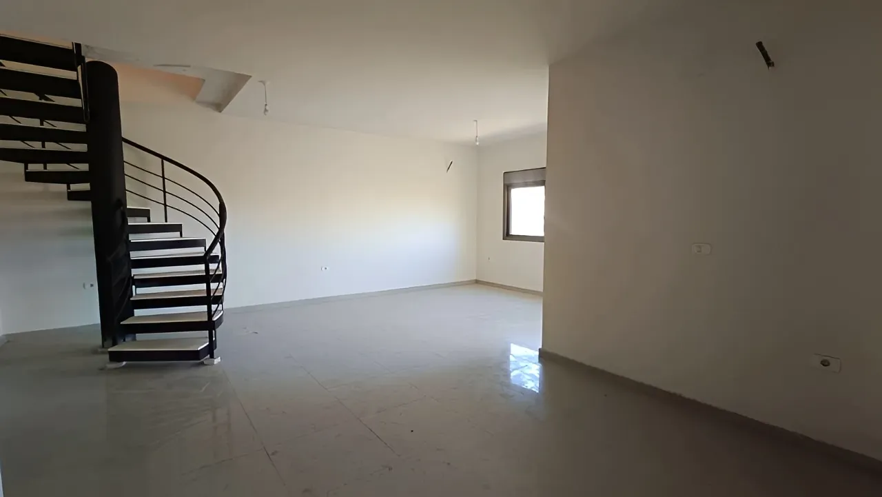 Apartment for Sale in Mansourieh - 6 bed, 3 bath