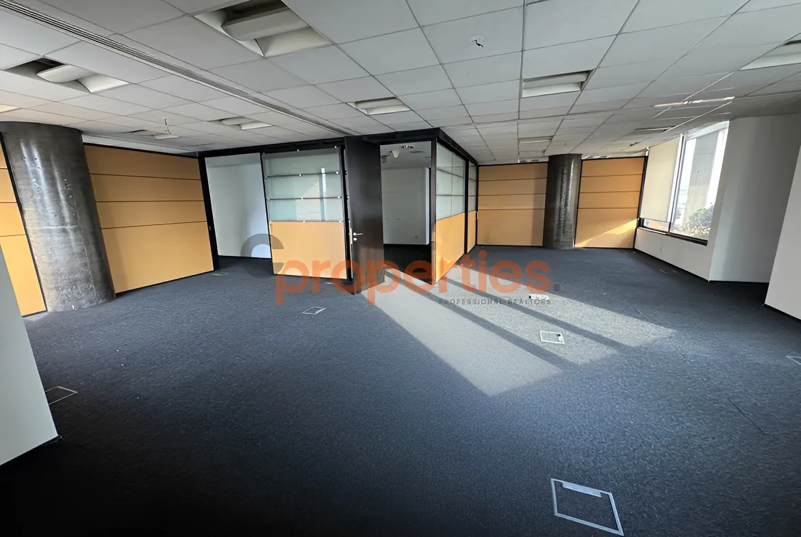 Office for Rent in Forn El Chebbak