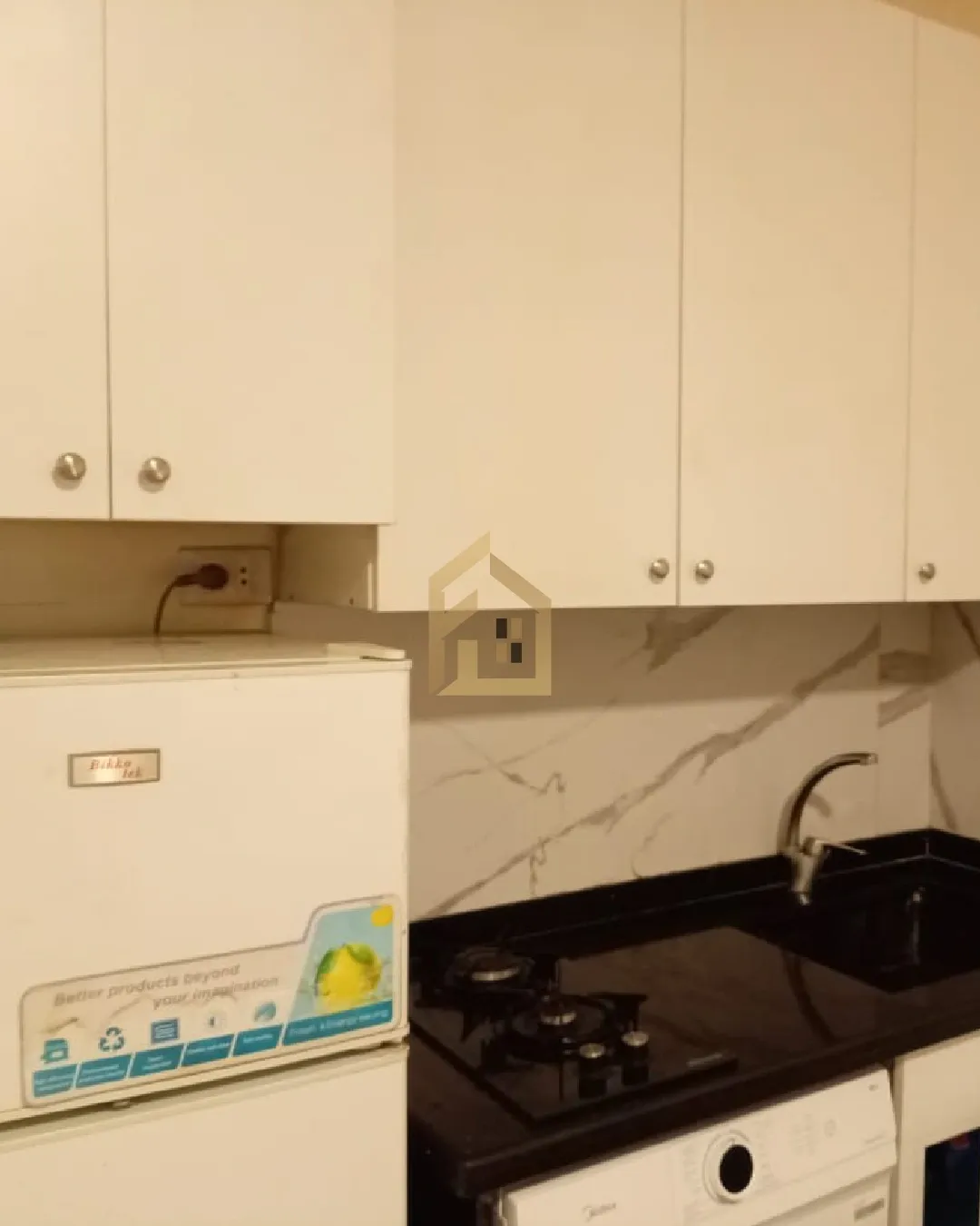 Studio for rent in Ramlet El Baida, Bayrut, Lebanon - 1 bed, 1 bath