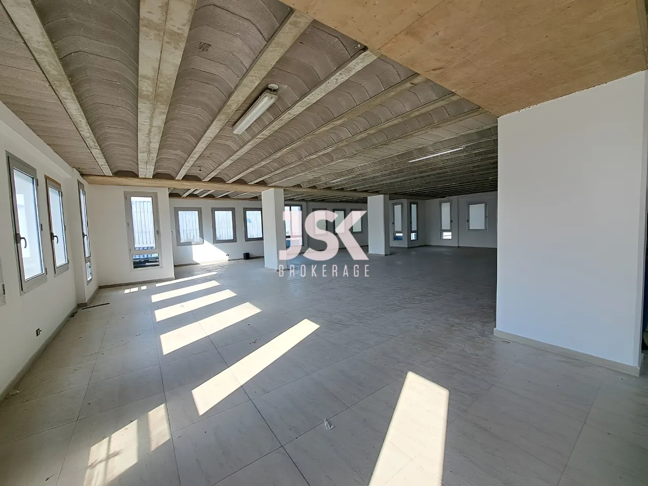 Building for Rent in Dekwaneh