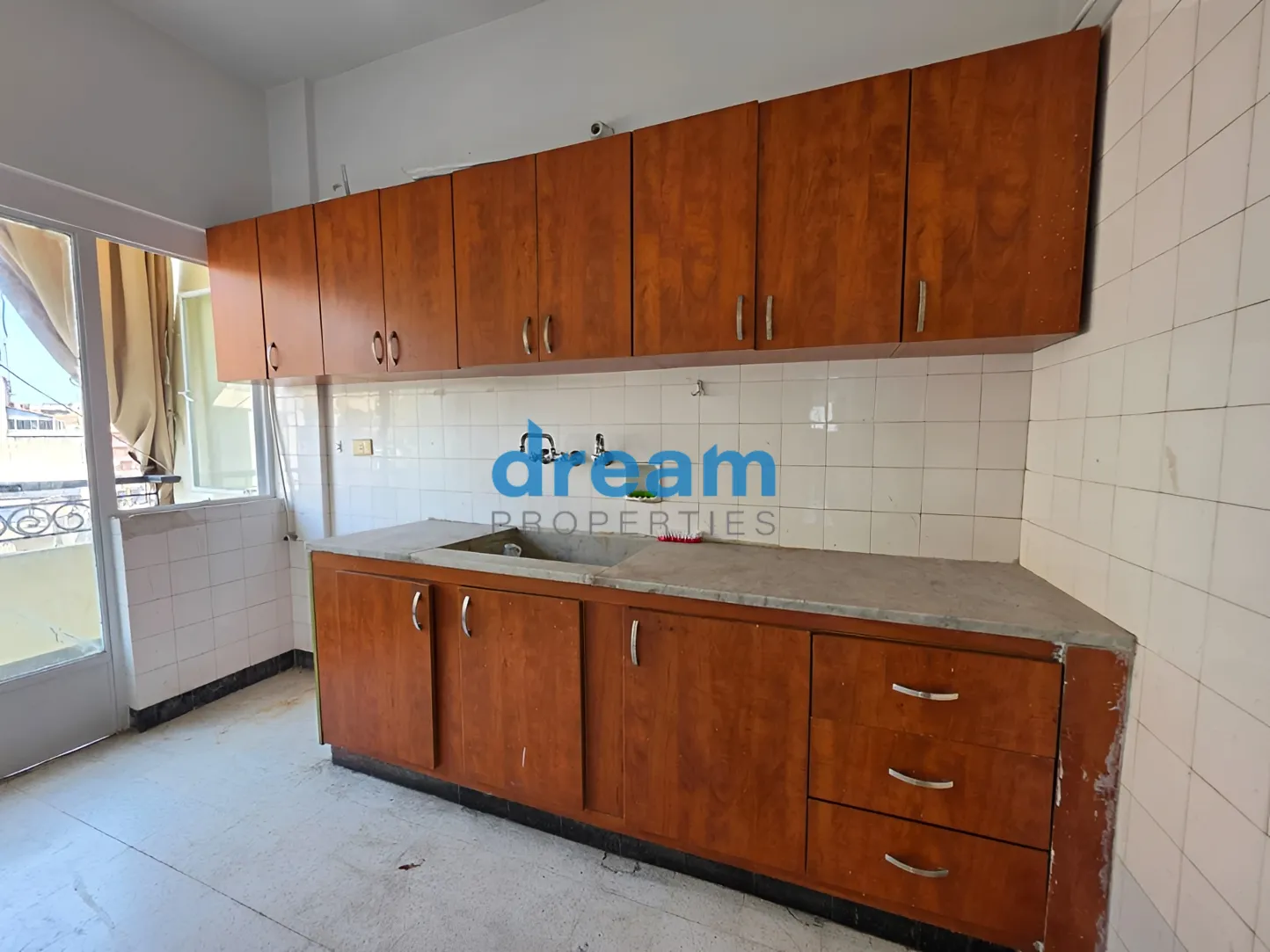 Apartment for rent in Achrafieh, Beirut, Lebanon - 3 bed, 2 bath