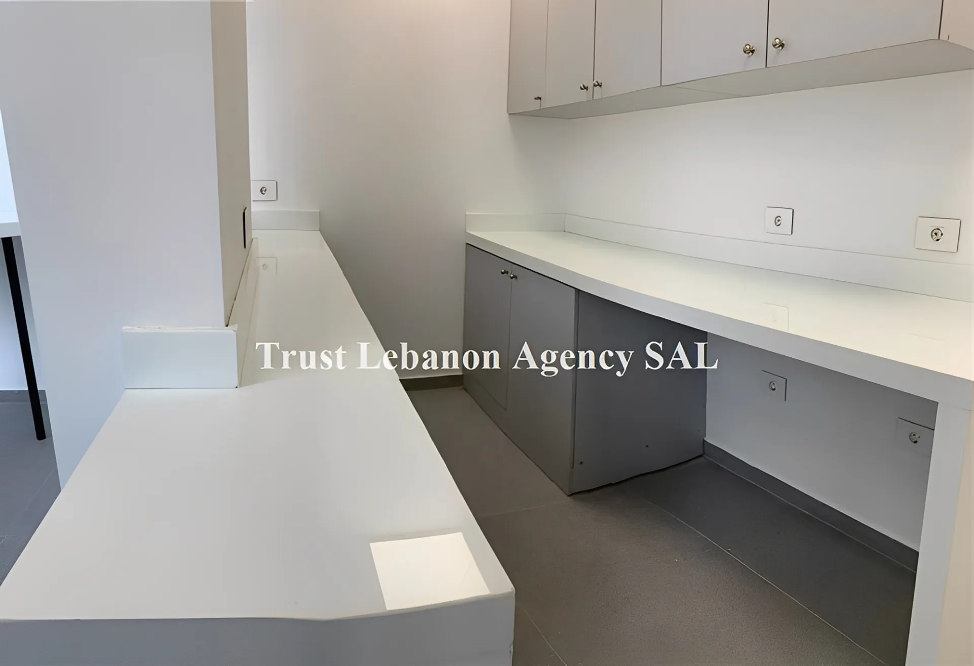 Office for rent in Metn, Sin El Fil