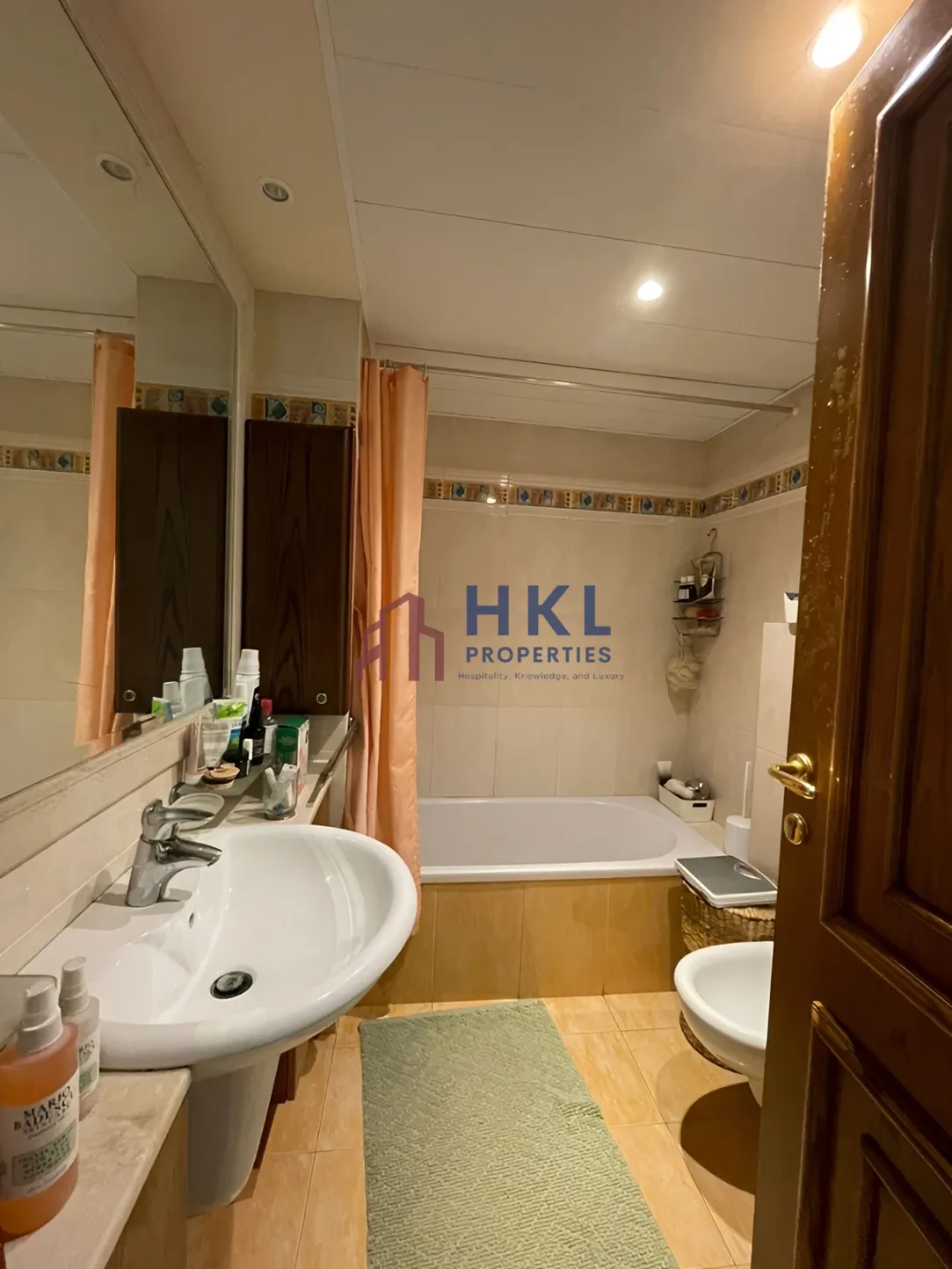 Apartment for sale in Ramlet El Baida, Bayrut, Lebanon