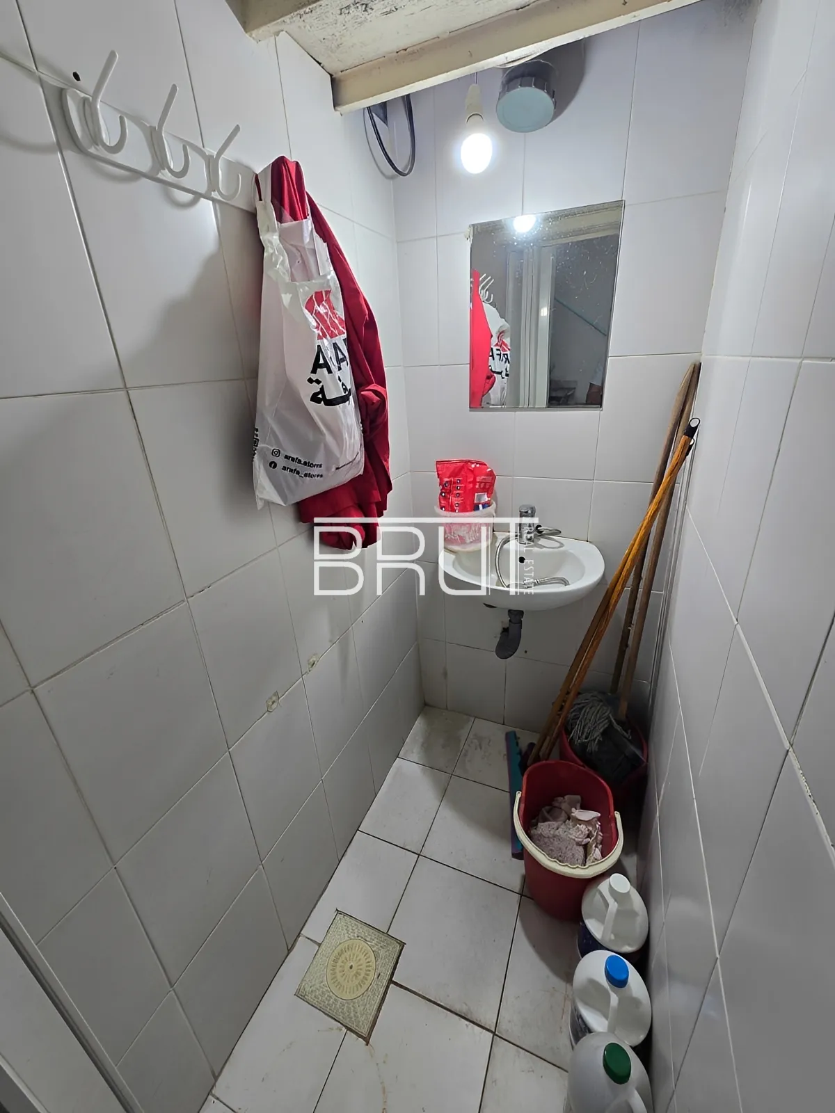 Shop for rent in Adonis