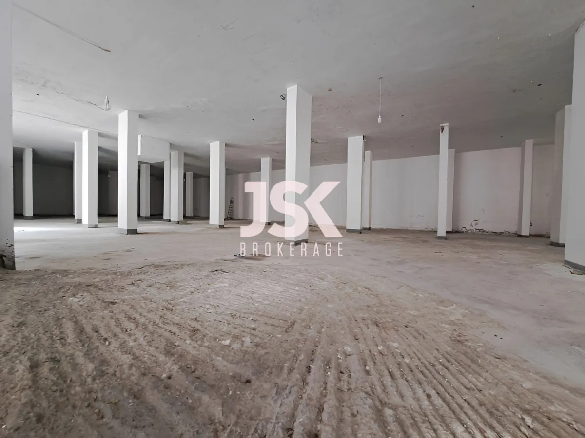 Warehouse for sale in Dekwaneh