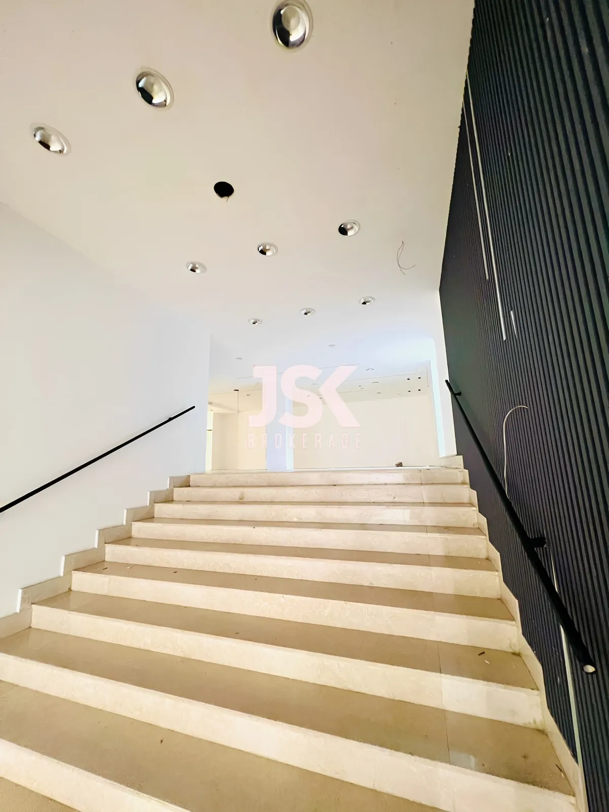 Showroom for Sale in Jounieh