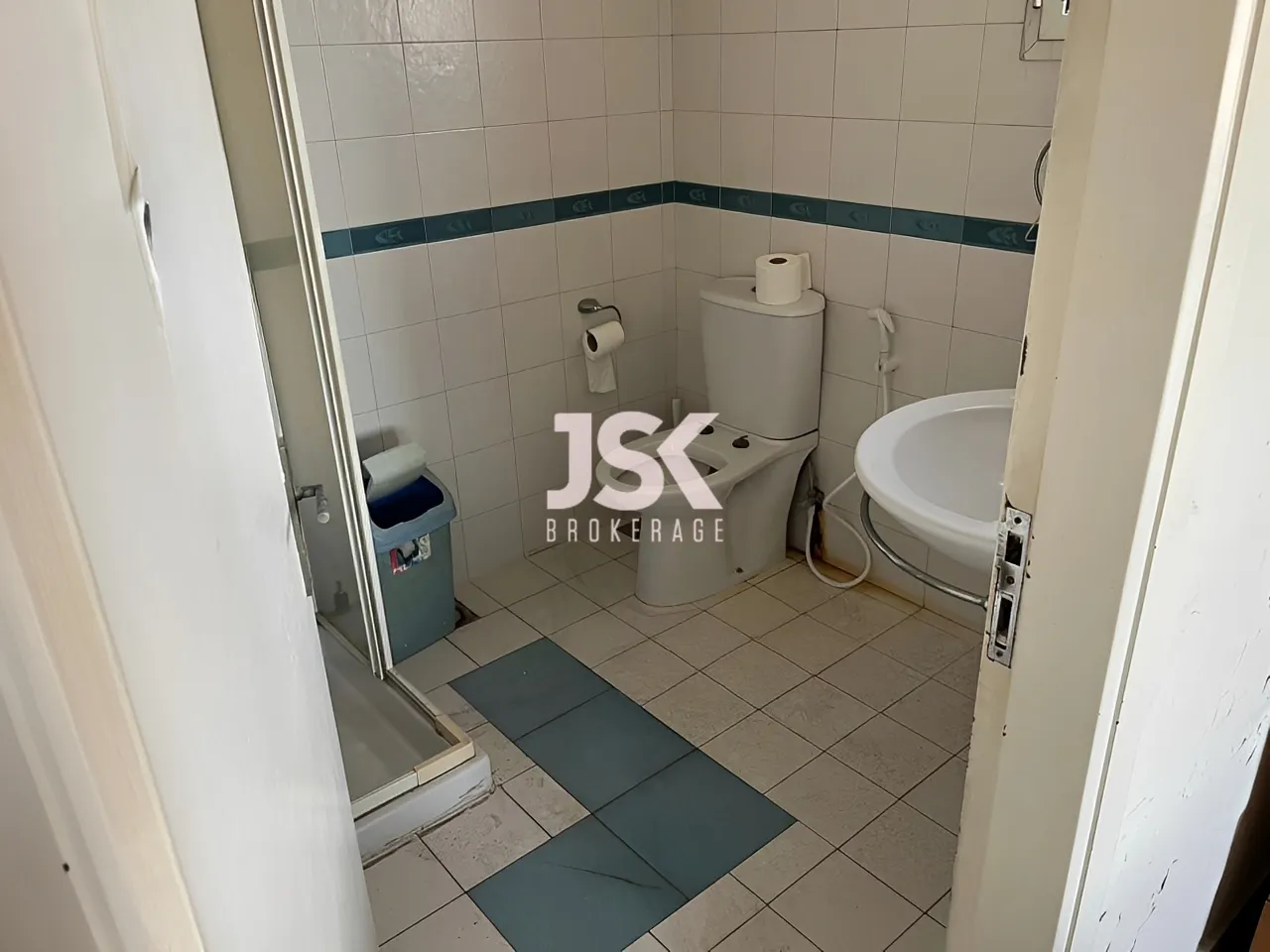 Office for Rent in Ras