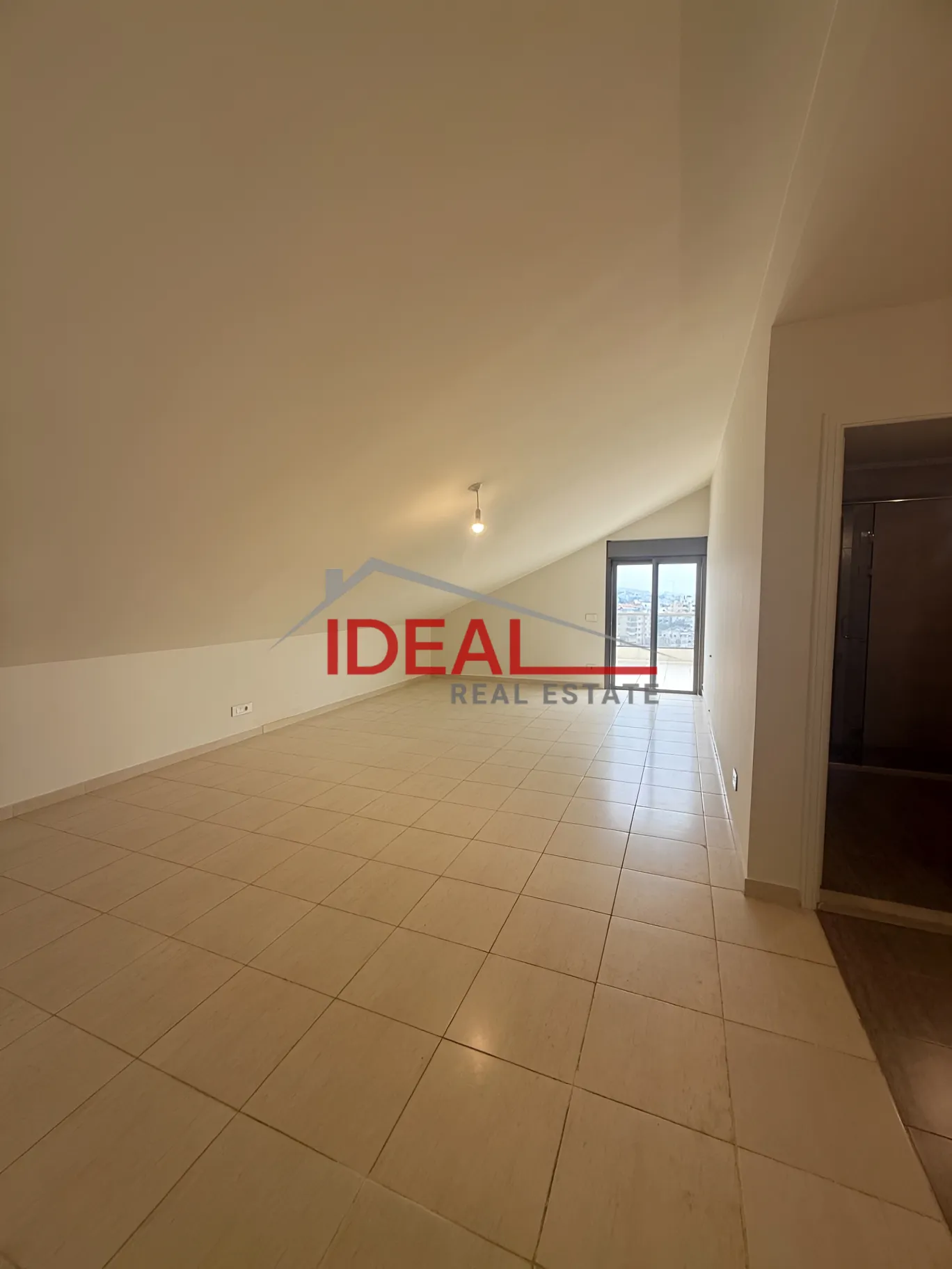 Apartment for rent in Aaoukar, Lebanon - 2 bed, 3 bath