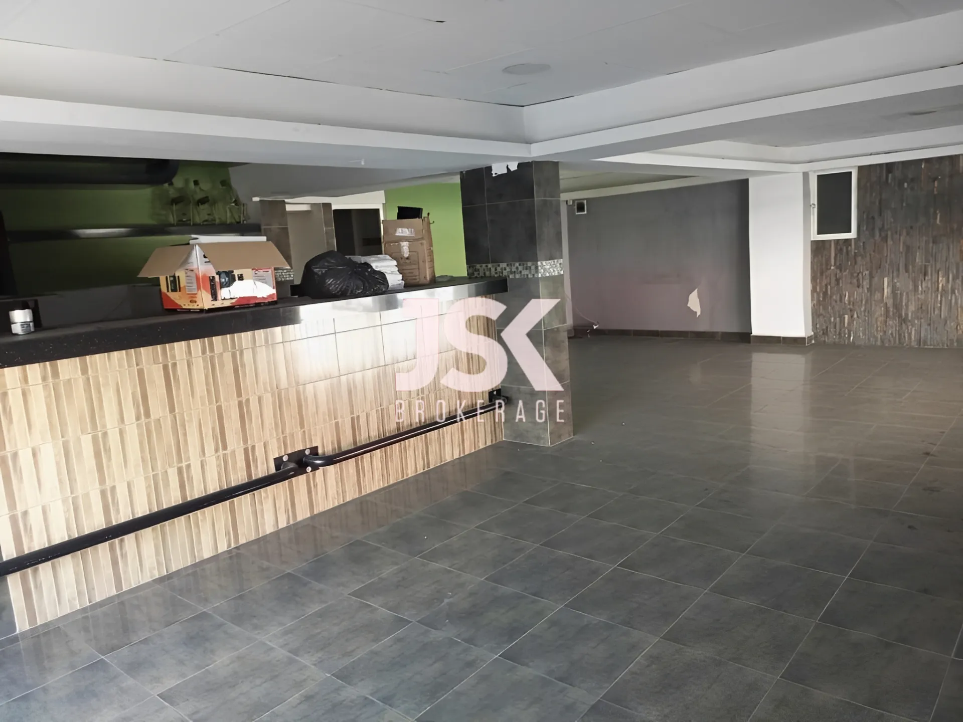Shop for rent in Furn Chebbak