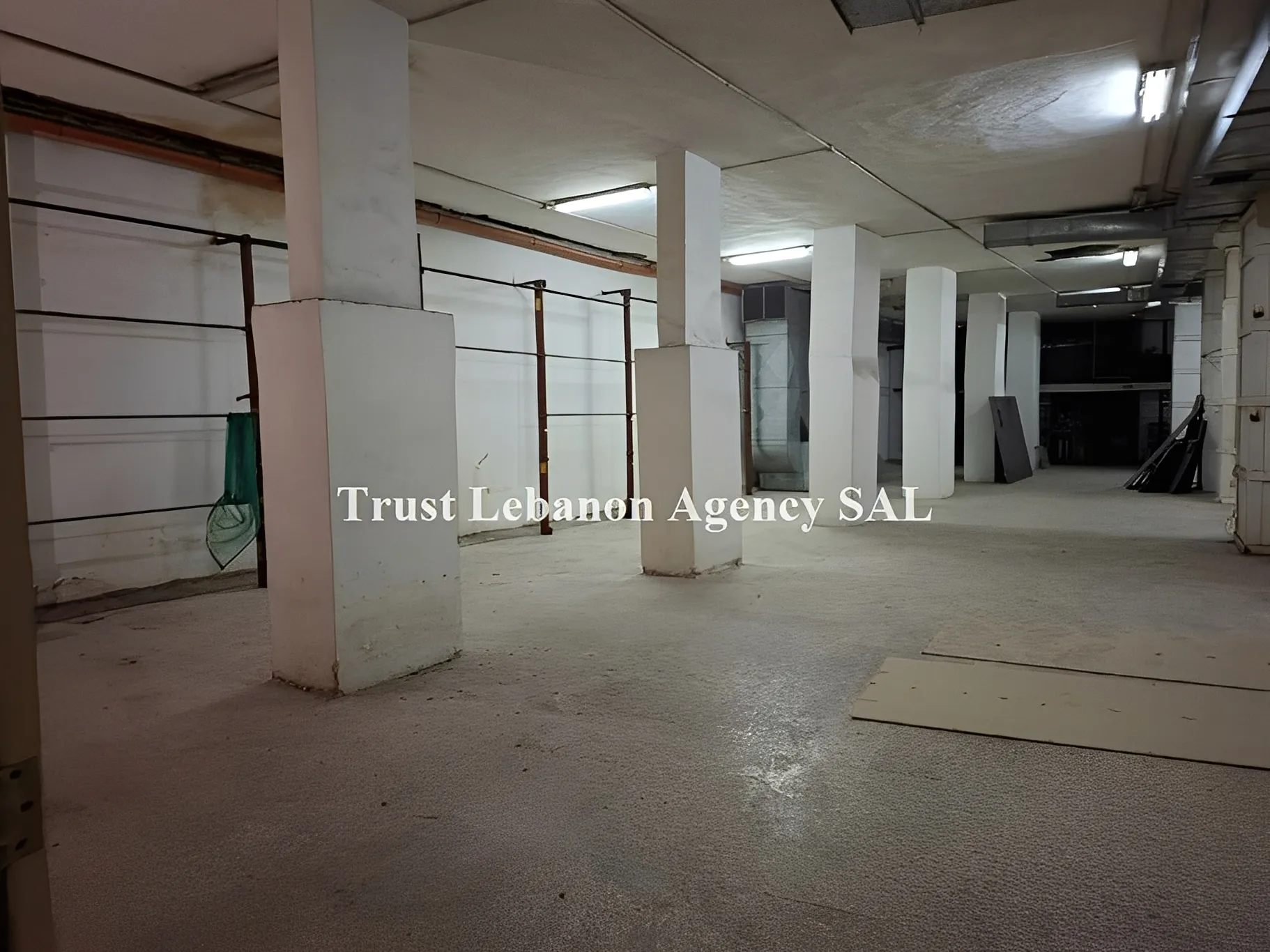 Commercial Property For Rent in Beirut, Dahieh