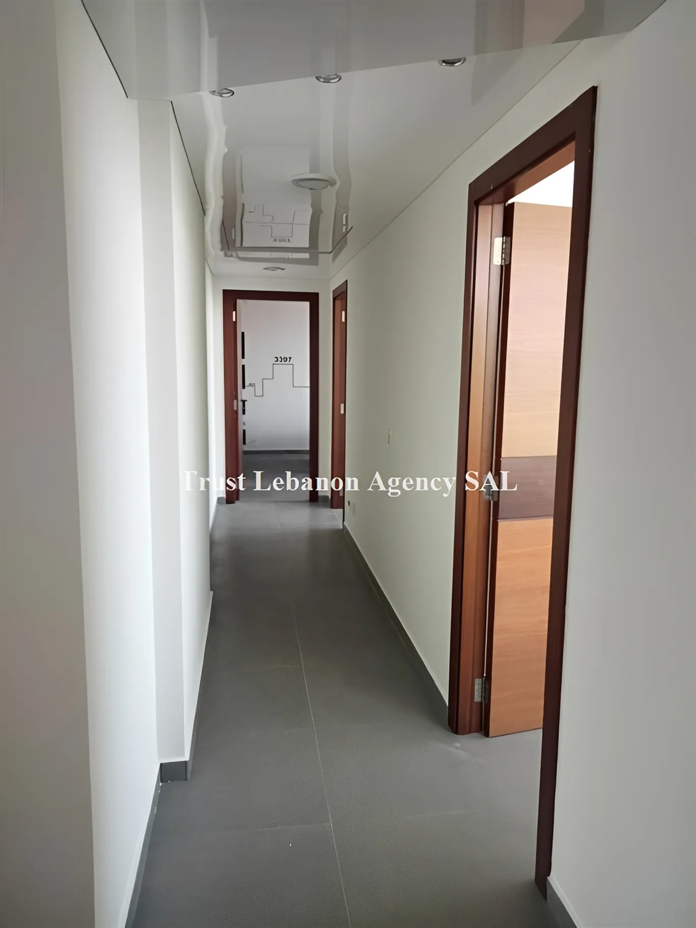 Office for rent in Metn, Sin El Fil