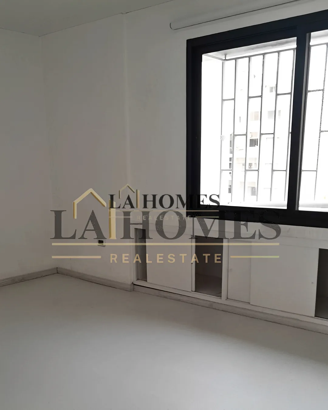 Office for rent in Hamra
