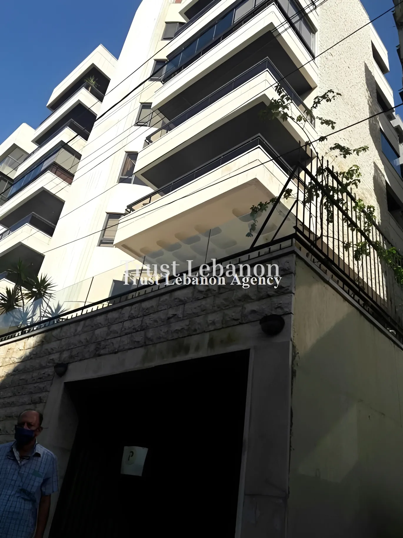 Office for sale in Mar Takla