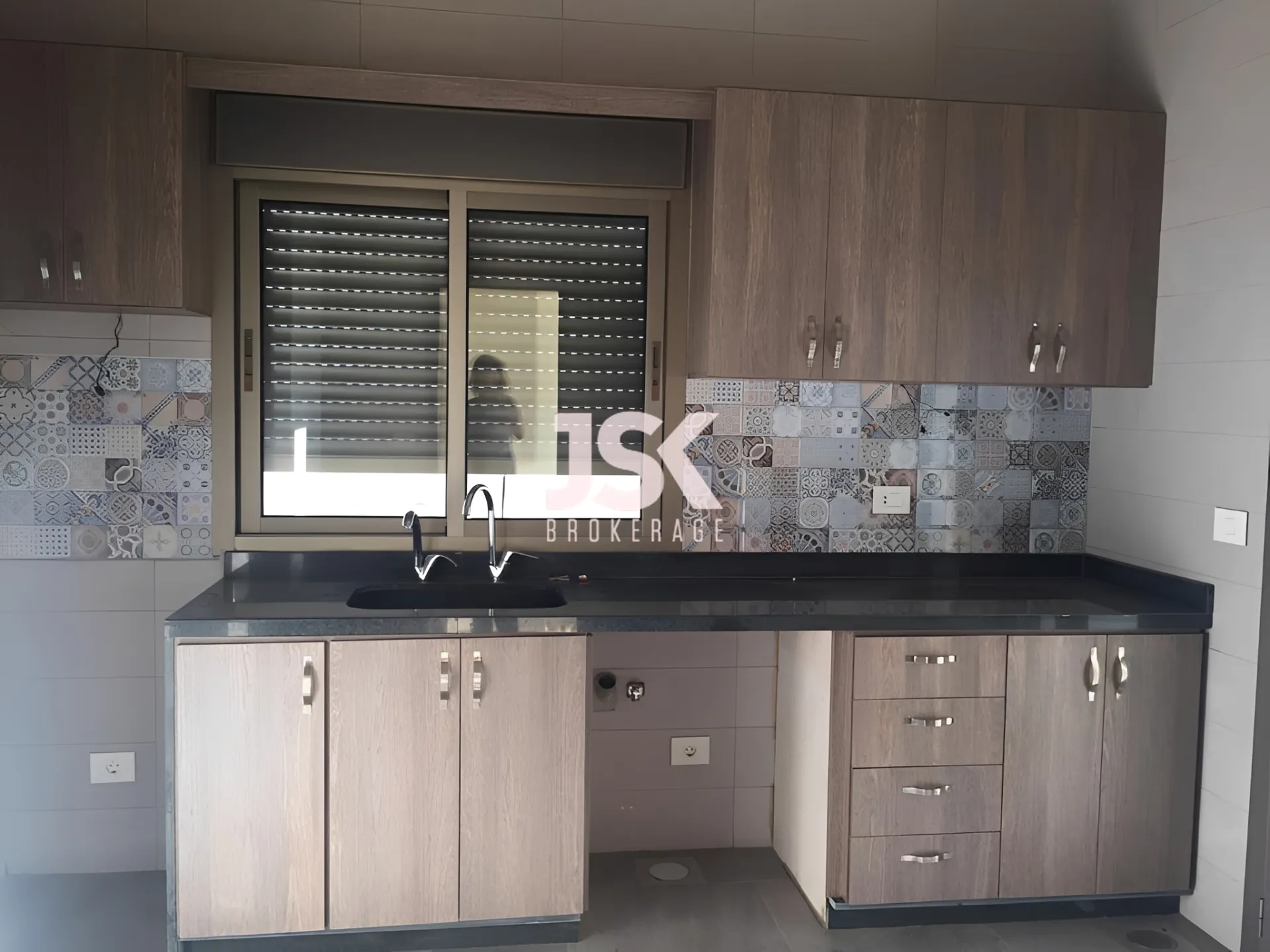 Apartment for Sale in Blat - 1 bed, 3 bath
