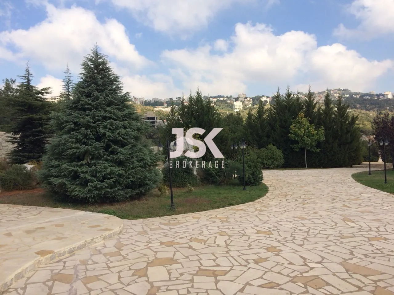 Villa for Sale in Ajaltoun