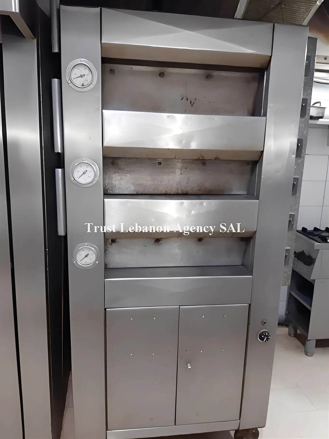 Shop for sale in Baabda, Hadath