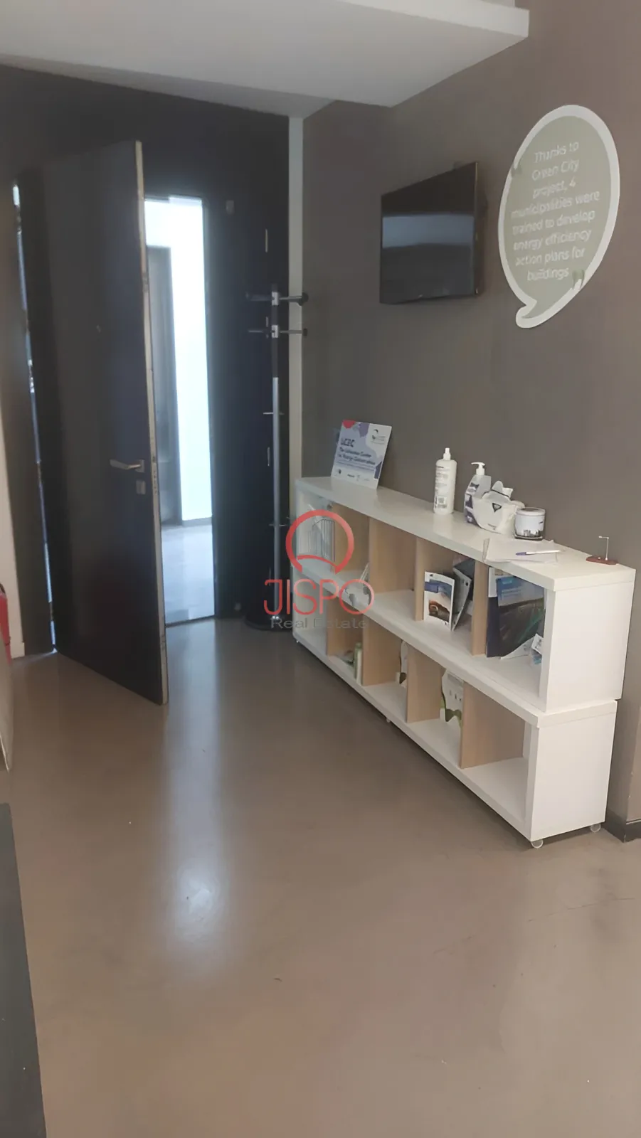Office for rent in Forn El Chebbak