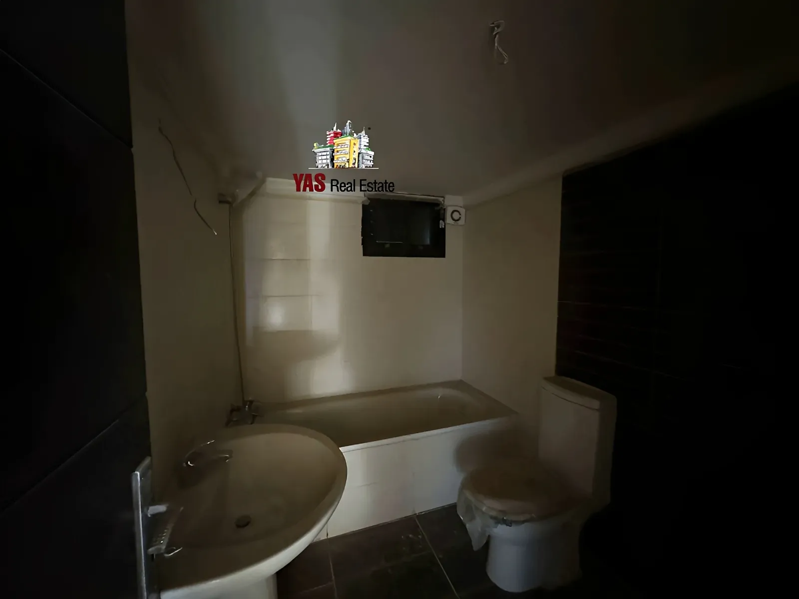 Apartment for Sale in Ballouneh - 4 bed, 4 bath