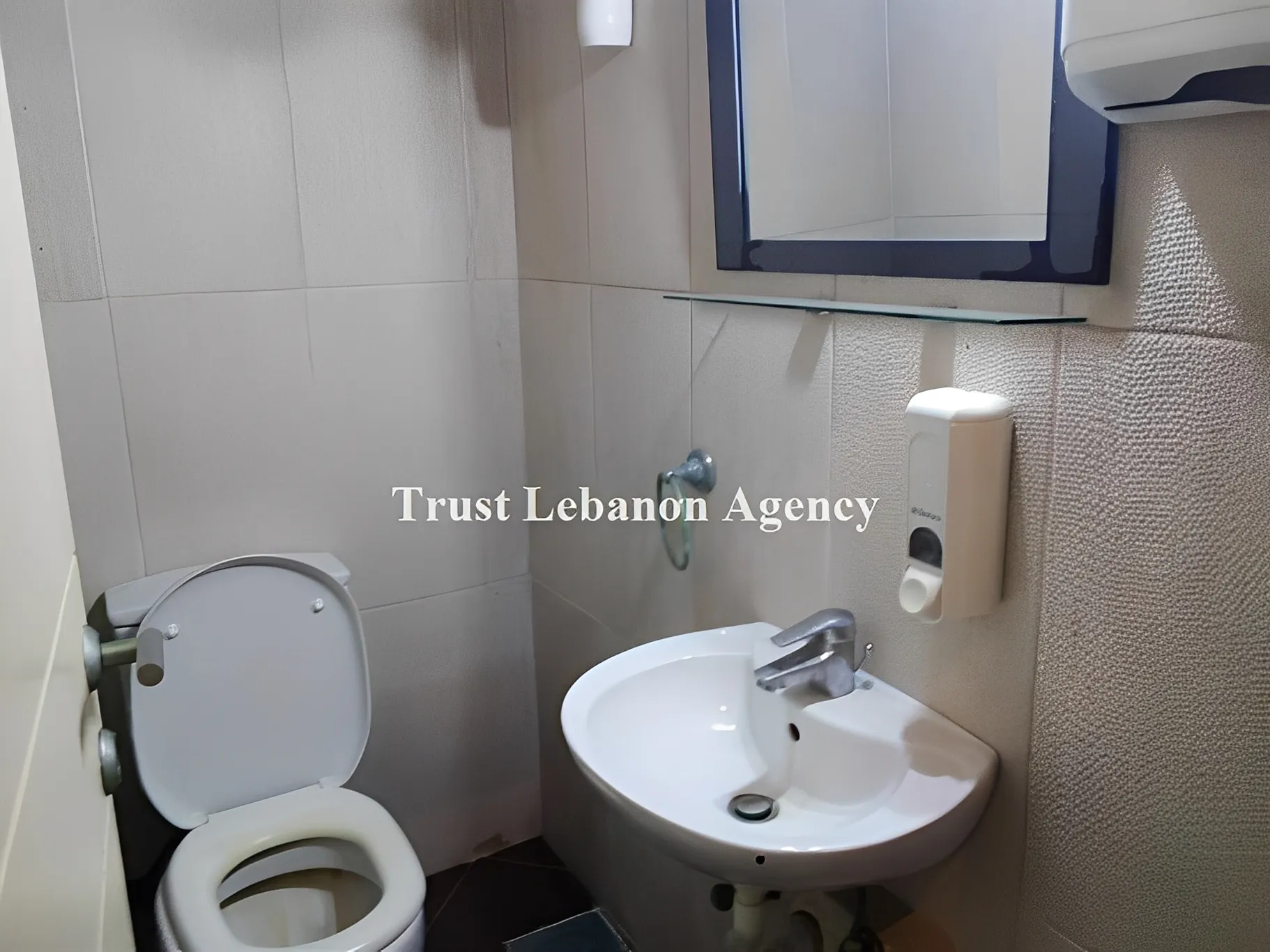 Office for rent in Metn, Dekweneh