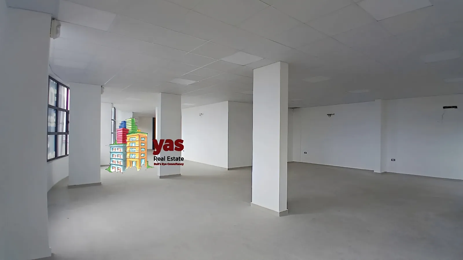 Showroom for rent in Halat
