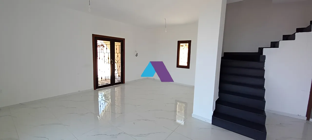 Villa for Sale in Assia