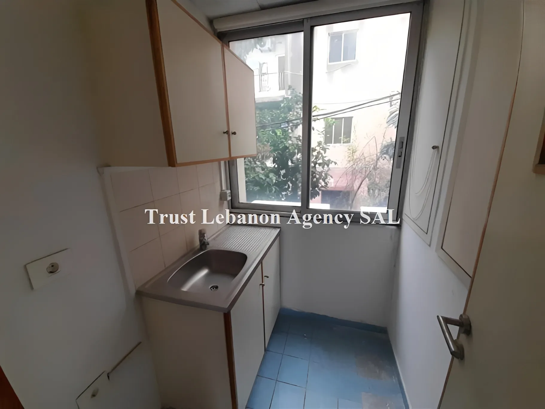 Office for rent in Baabda, Hazmieh