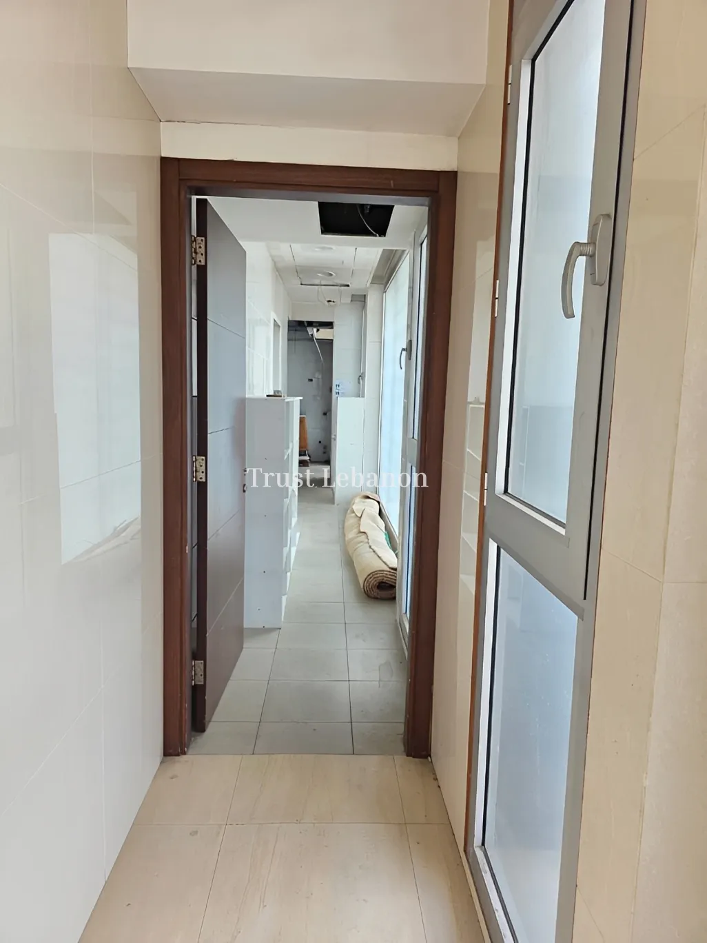 Showroom for rent in Mkalles, Lebanon