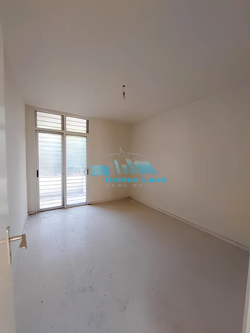 Office for rent in Mazraat Yachoua