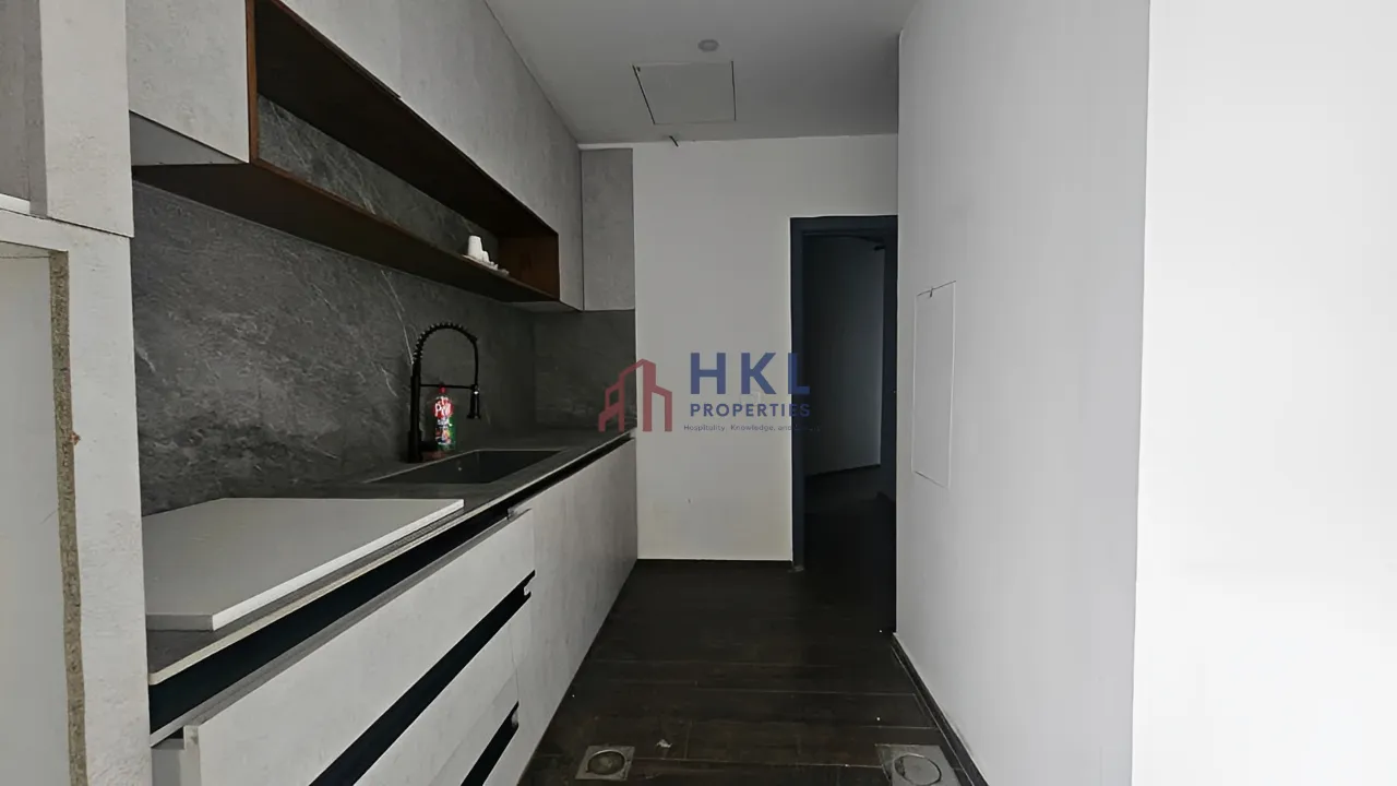 Office for rent in Forn El Chebbak, Lebanon