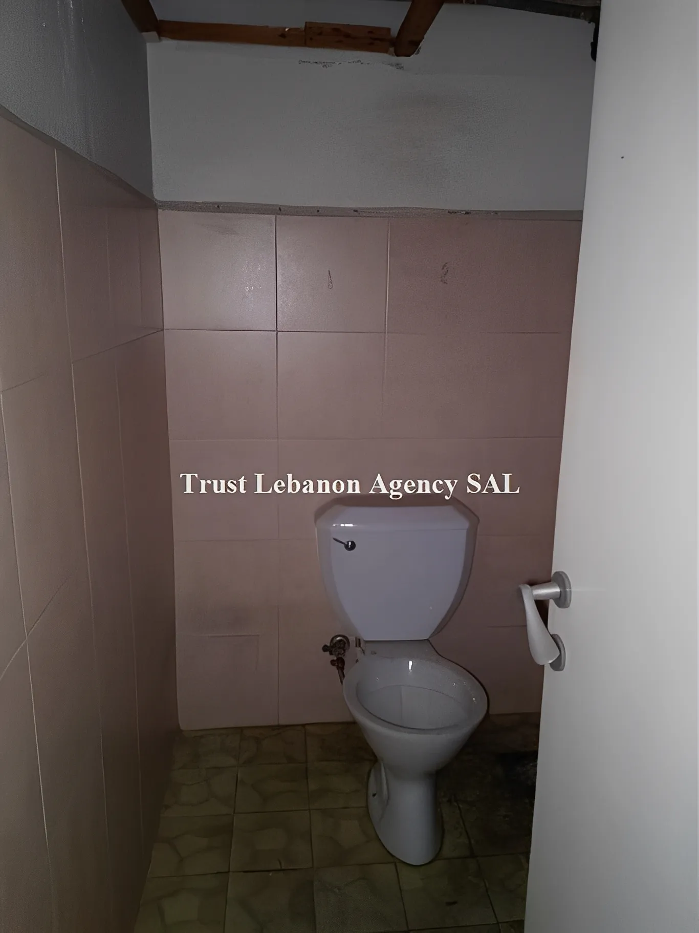Commercial Property For Rent in Beirut, Badaro
