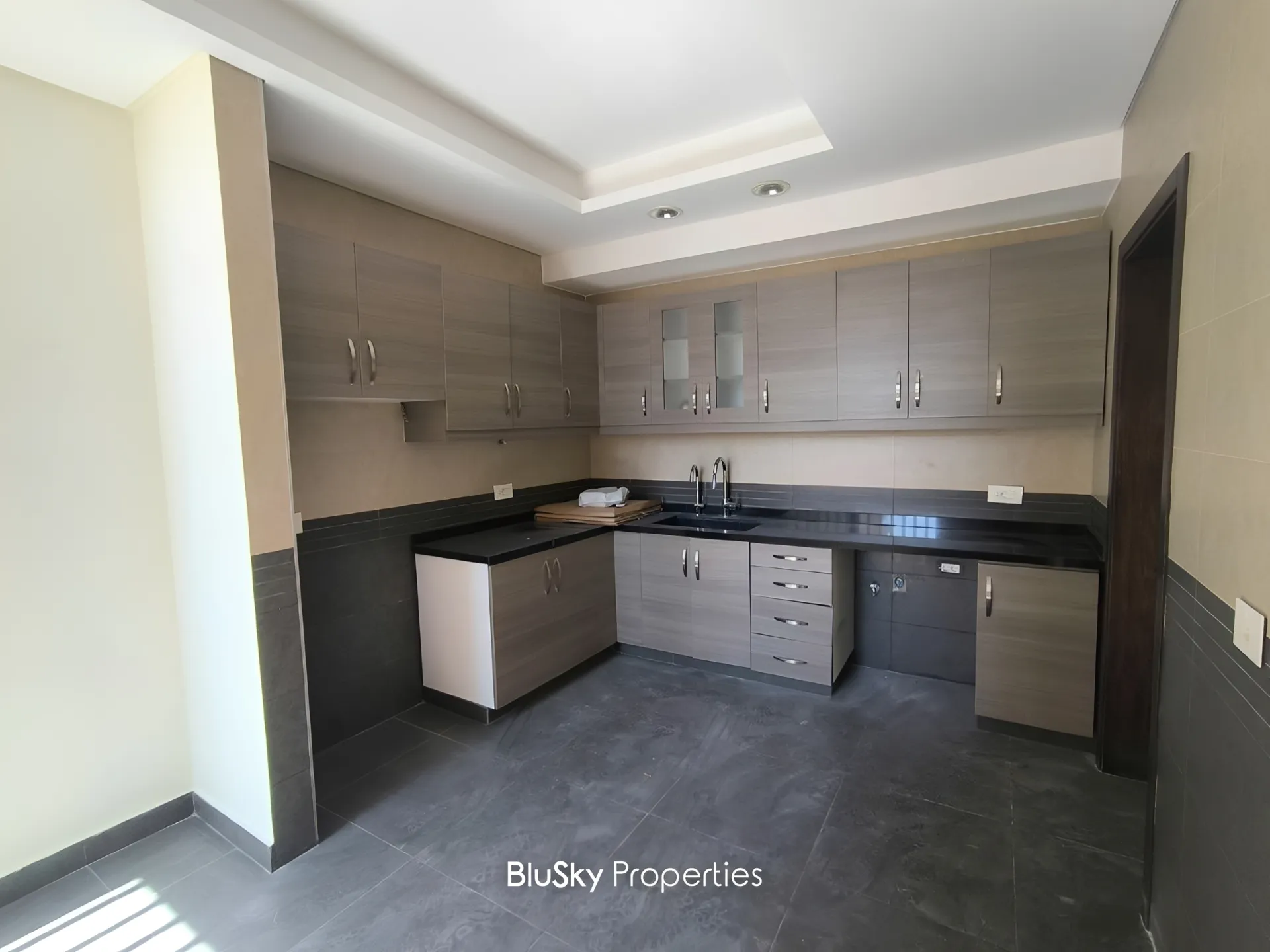 Apartment for rent in Zalqa, lebanon - 3 bed, 3.0 bath
