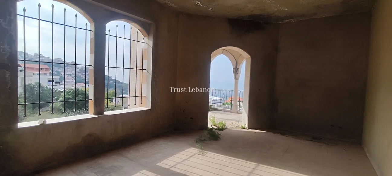 Villa for sale in Aley, Lebanon - 8 bed, 10 bath