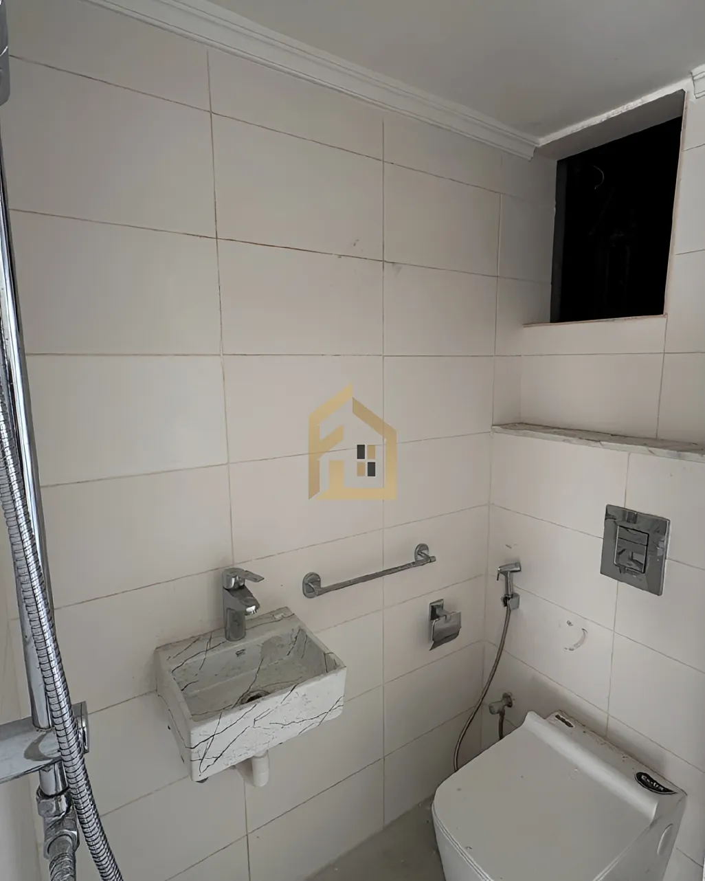 Apartment for rent in Kraytem, Beirut, Lebanon - 2 bed, 2 bath