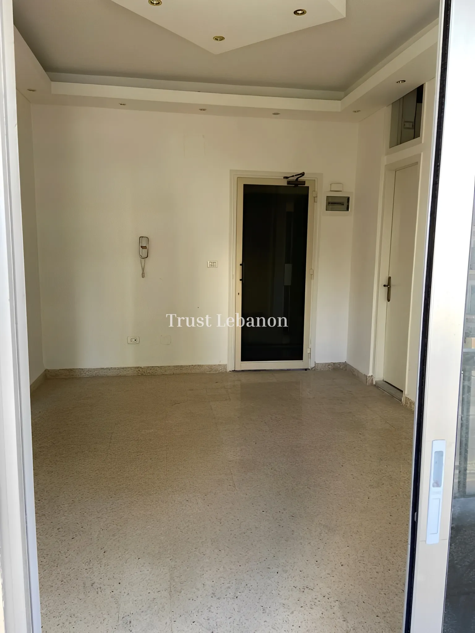 Office for rent in Ras Al Naba'a, Beirut, Lebanon