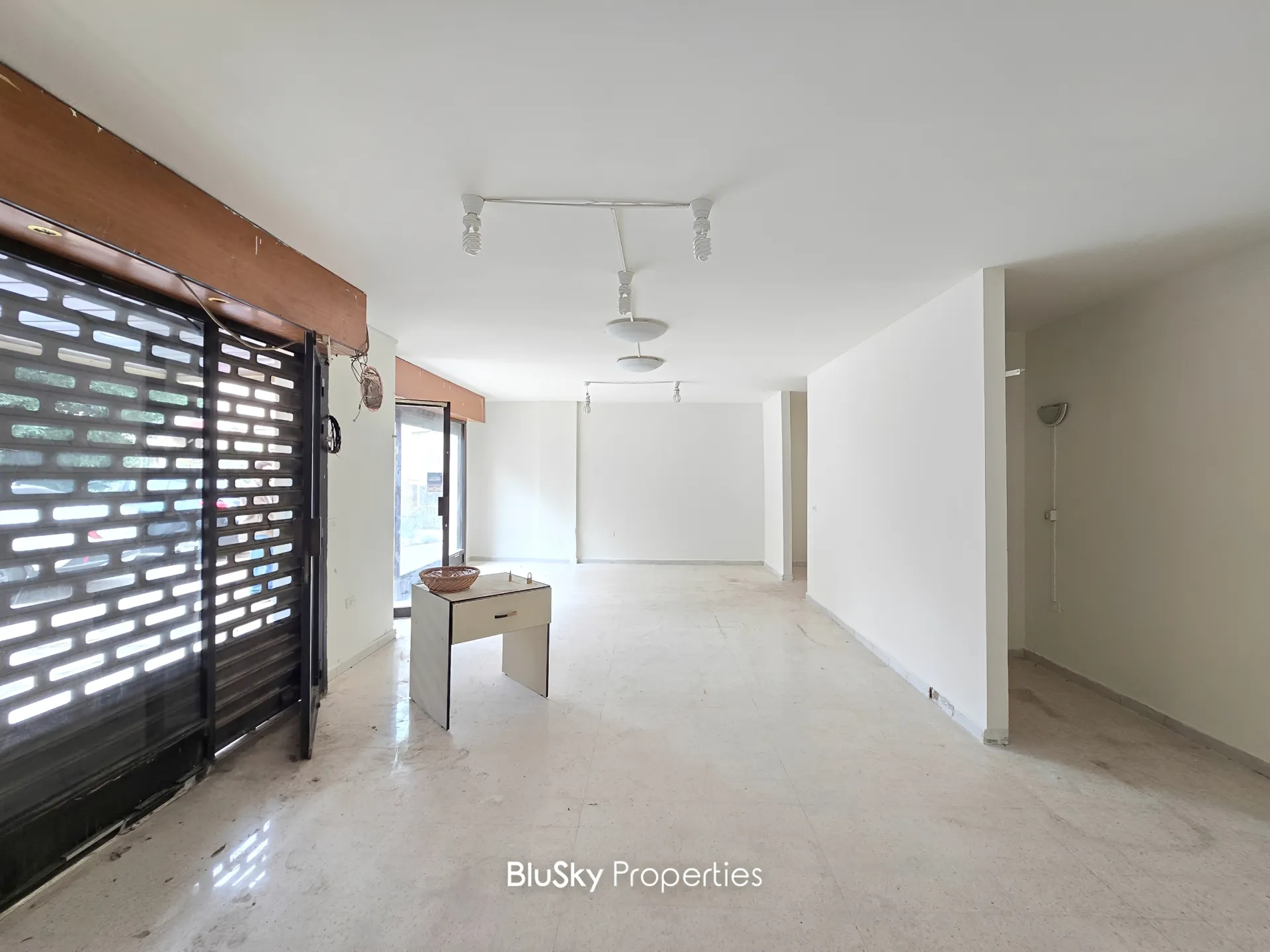 Shop for rent in Mansourieh
