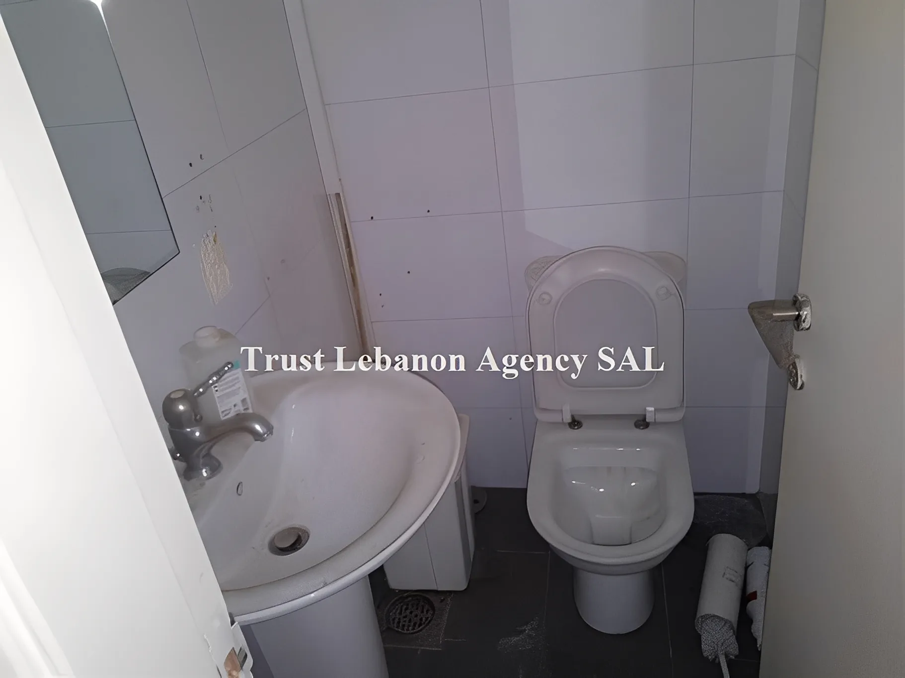 Shop for rent in Baabda, Hazmieh